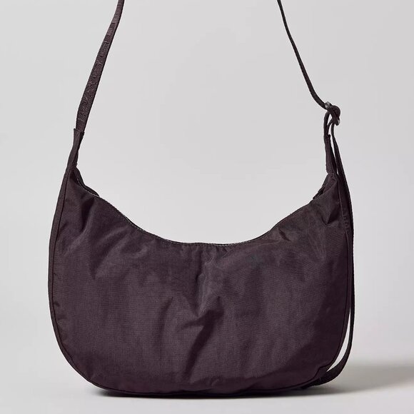 NWT Baggu Medium Crescent Bag - Embroidered Strawberry (Chocolate Plum) - Picture 4 of 4